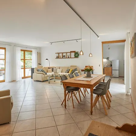 Winzerlodge, Kirchberg 아파트 *